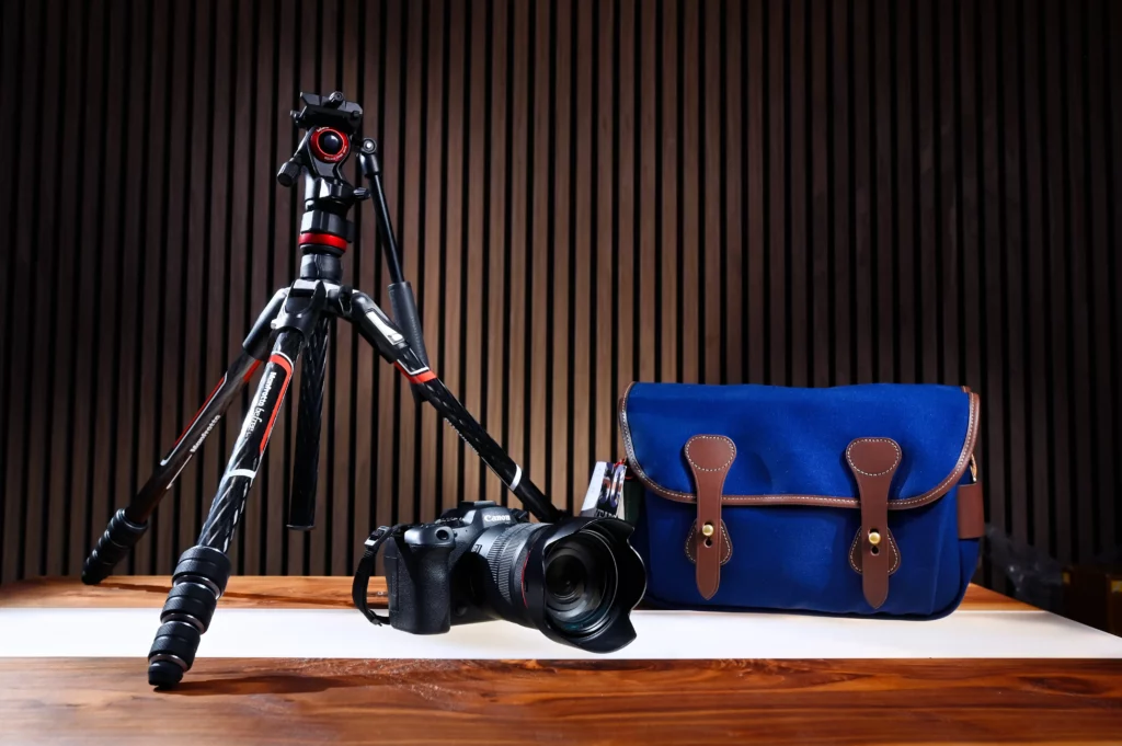 Canon R6 Mark III - RF 24-105mm f4L - Bag - Carbon Tripod - Memory Card
